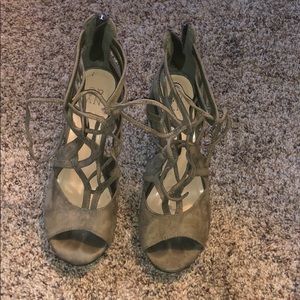 Olive Tie Heels, Size 7